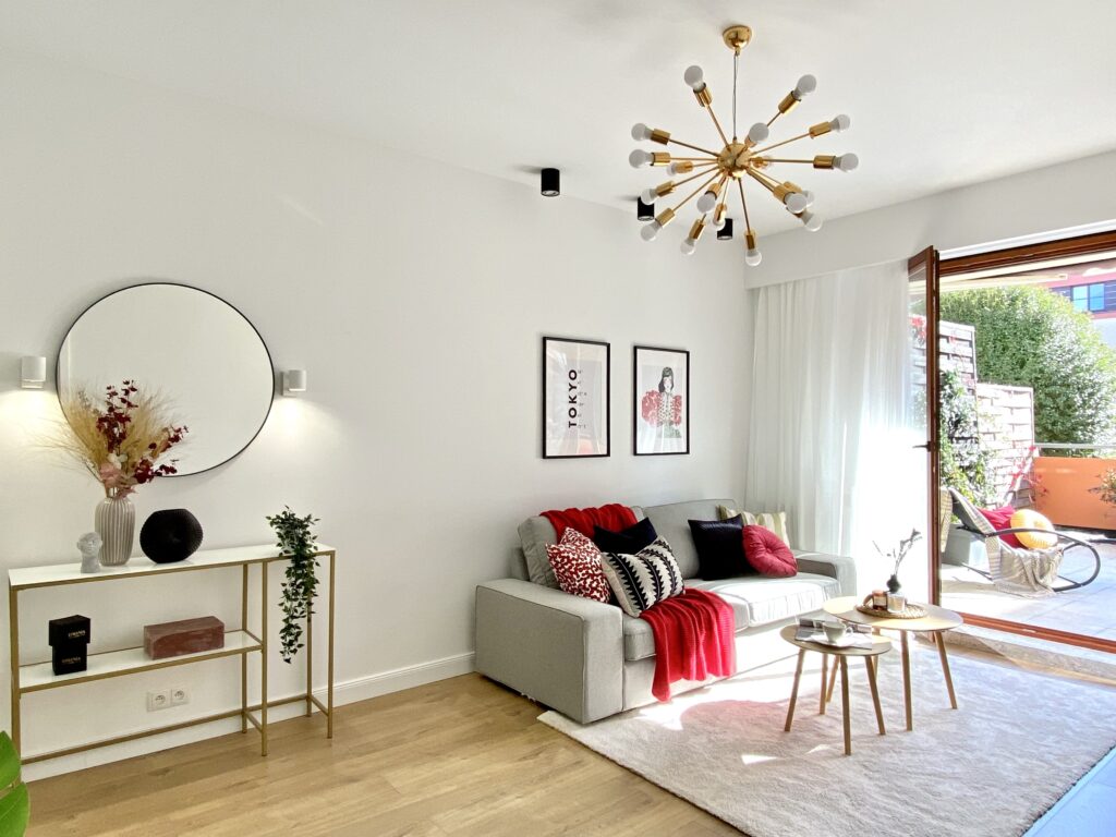 profesjonalny-home-staging-salonu-z-lampami